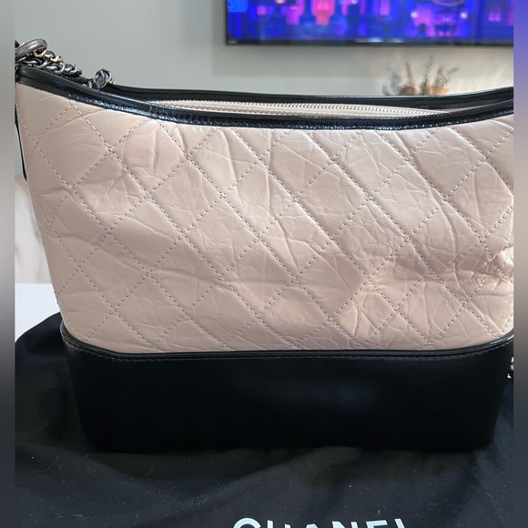 CHANEL 💯 Authentic medium two-toned Gabrielle Hobo - Picture 6 of 16